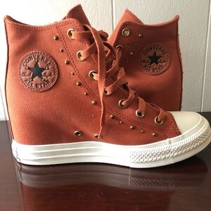CONVERSE Sz 9(9.5) Wedge Heel High Top Sneakers in Rust and White